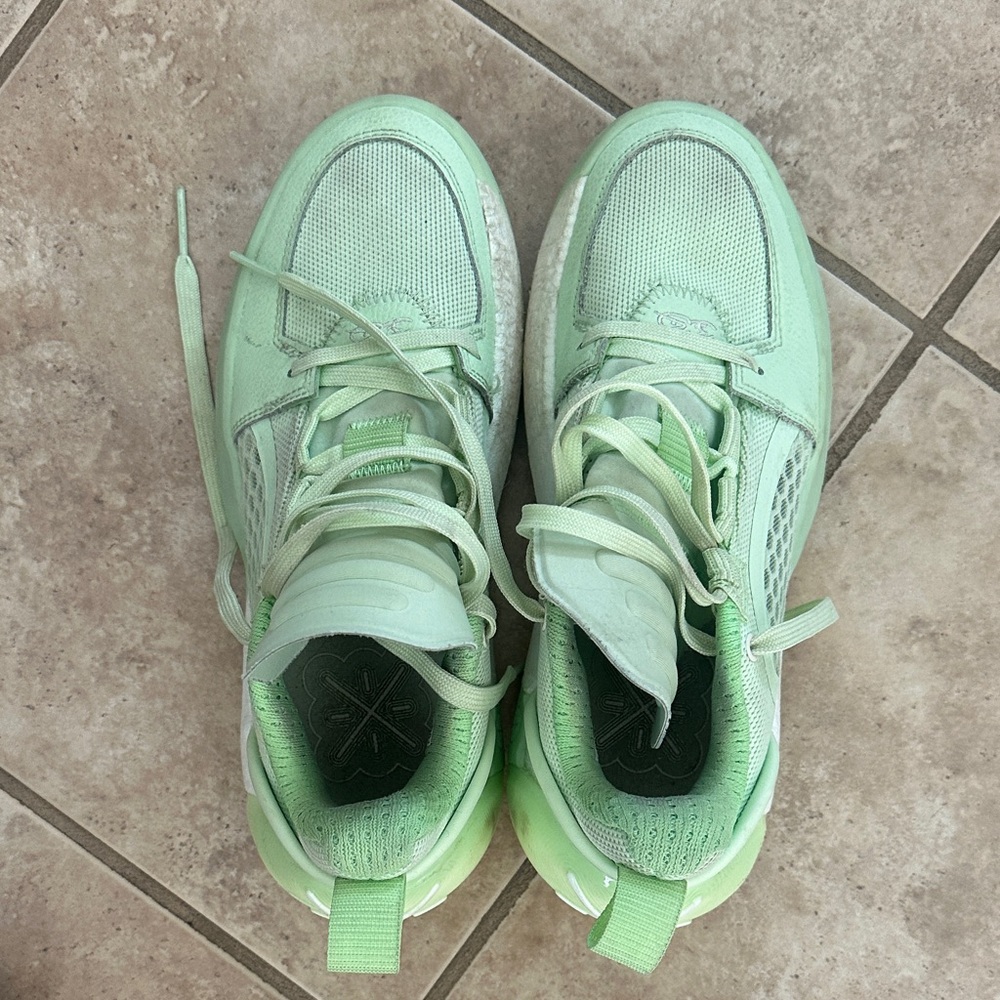 Men's Light Green Athletic Shoes